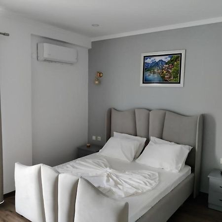 Unique Hotel Gramsh Bagian luar foto