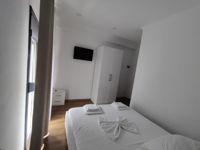 Unique Hotel Gramsh Bagian luar foto